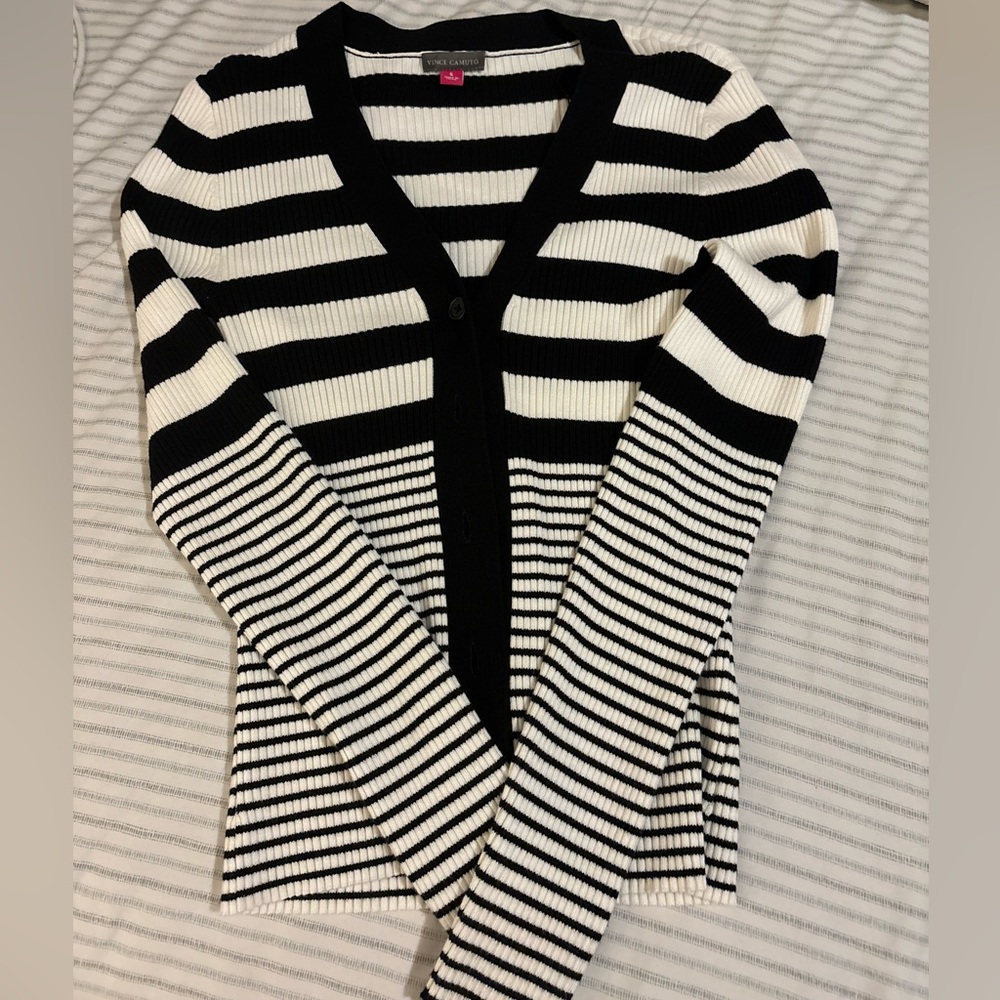 NWOT. Never Worn. Vince Camuto cardigan SZ. Small